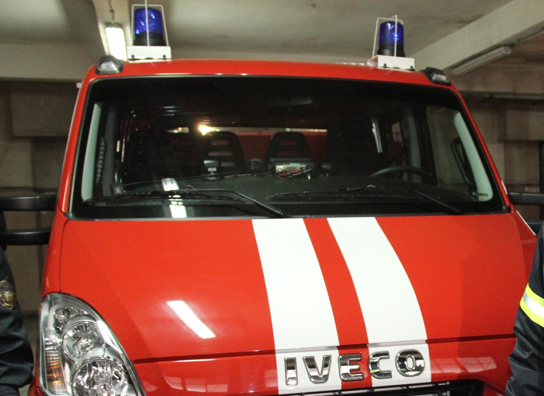 Първо в БЛИЦ TV: Полиция и пожарна обсадиха банка в Карлово
