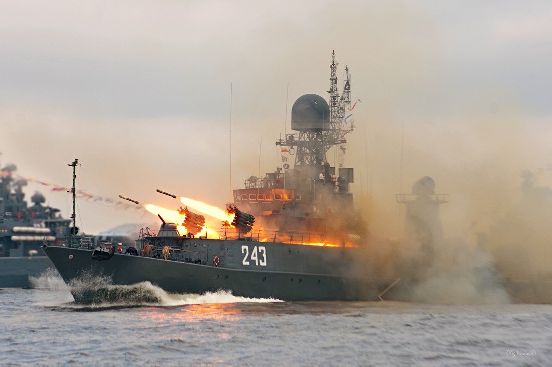 Мощна руска военна групировка започна разгръщане в Черно и Средиземно море