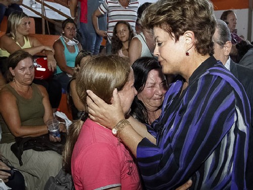 Не е време за купон: Бразилия скърби по жертвите на пожара в нощния клуб (СНИМКИ)