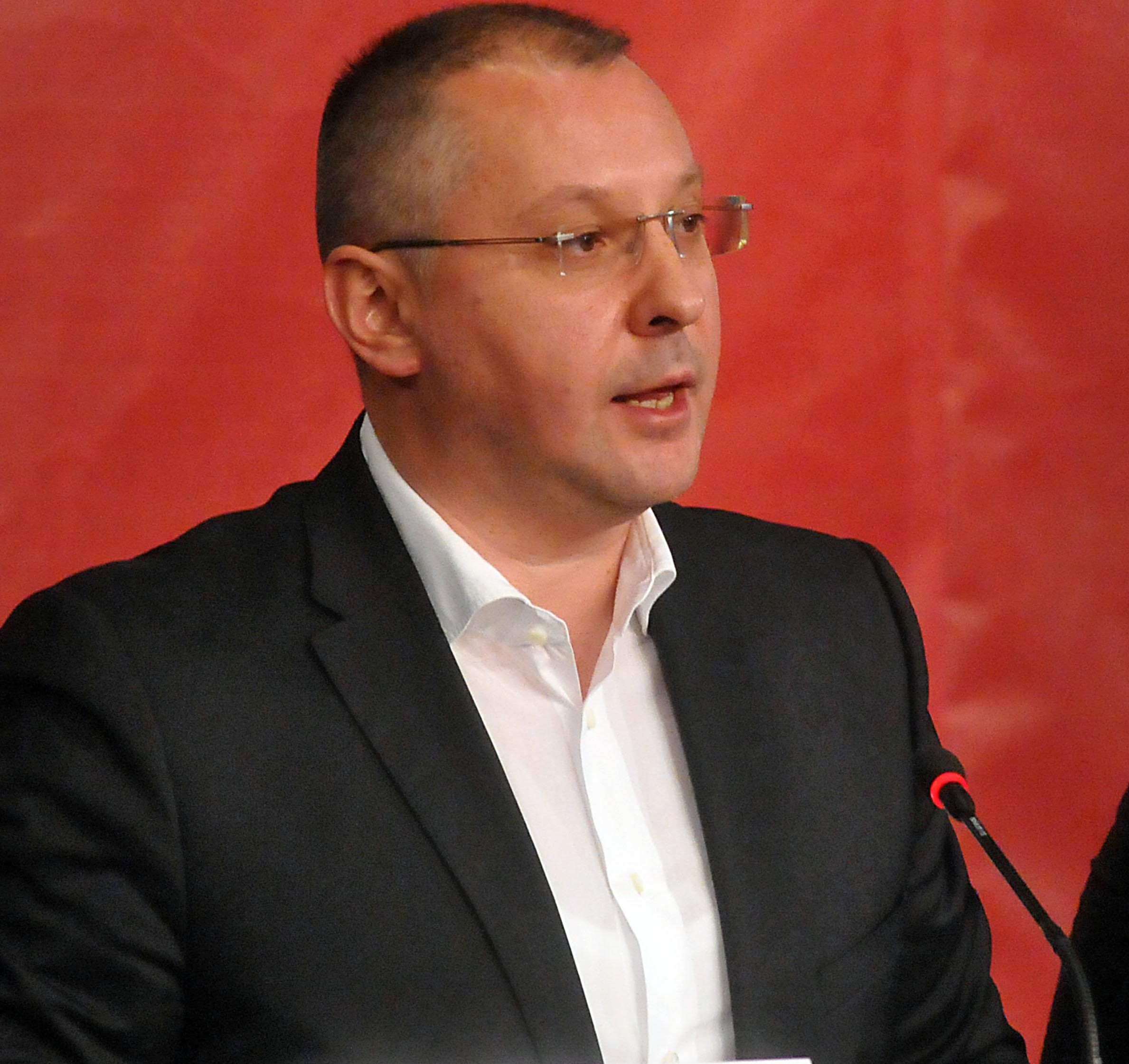 Станишев скочи на Цветанов за референдума и Баретата