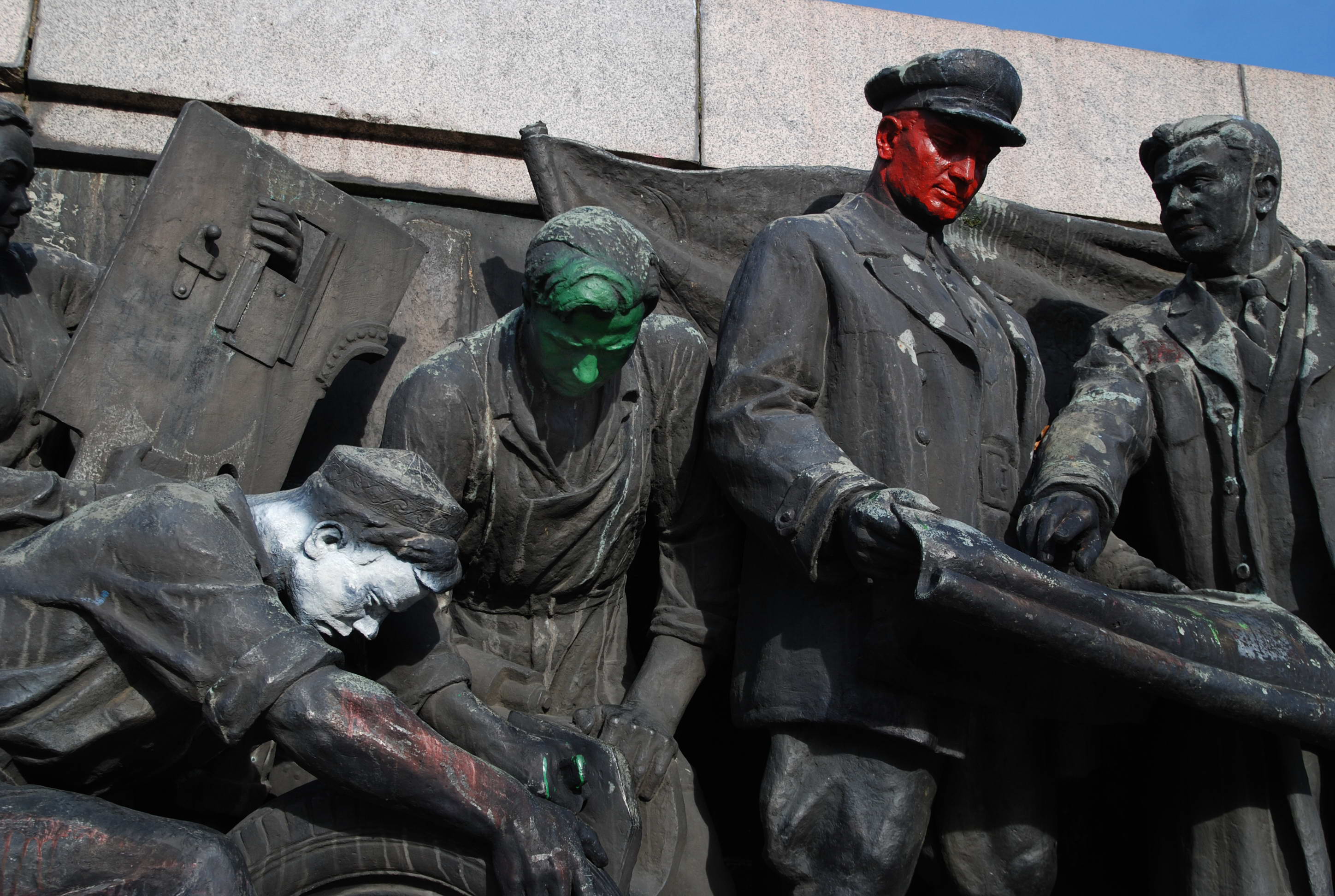 Пак изрисуваха паметника на Съветската армия 