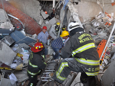Адски взрив в небостъргач в Мексико, има жертви (ВИДЕО)