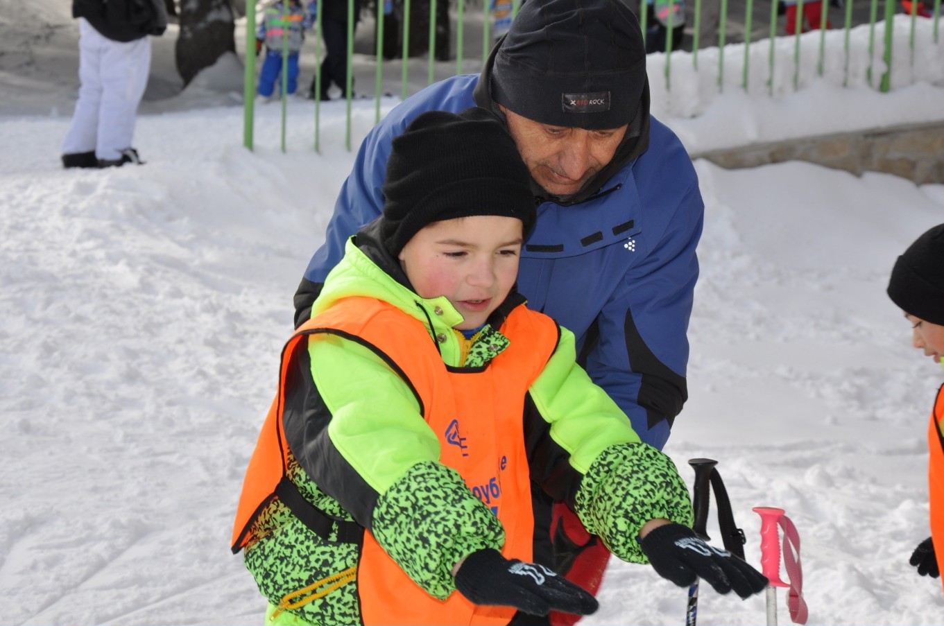 Азбукари учиха на ски деца без родителска грижа