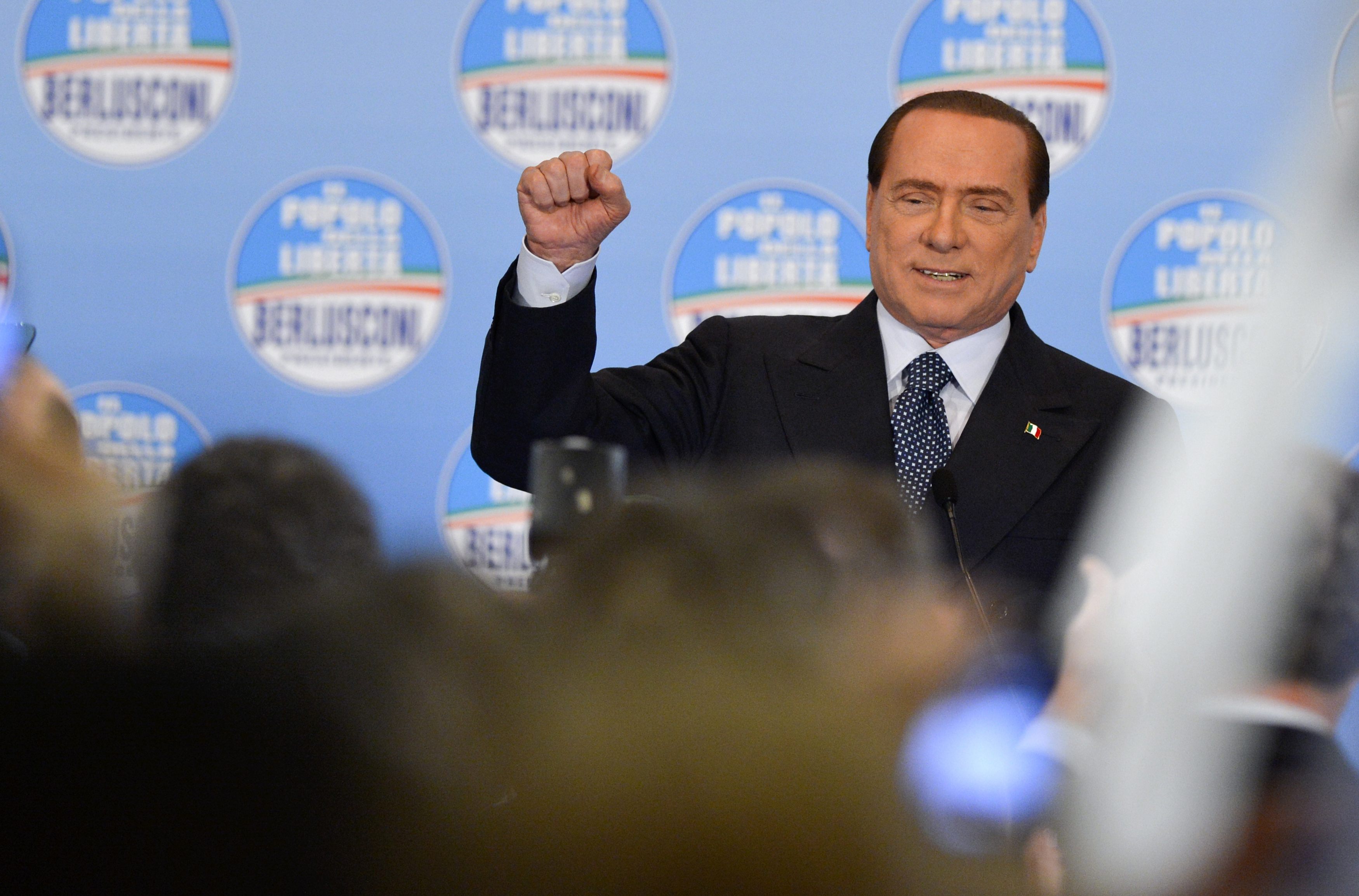 Берлускони дава щедри предизборни обещания 