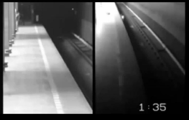 Жена оцеля, хвърляйки се пред два влака на метрото (ВИДЕО)