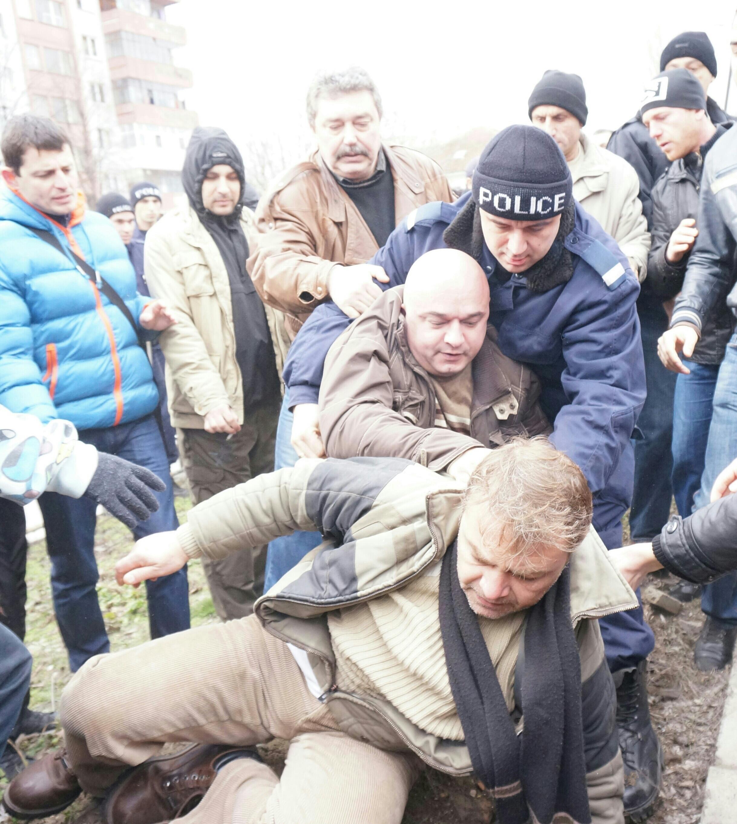 Вижте яростта на протеста срещу непосилните сметки за ток във Варна