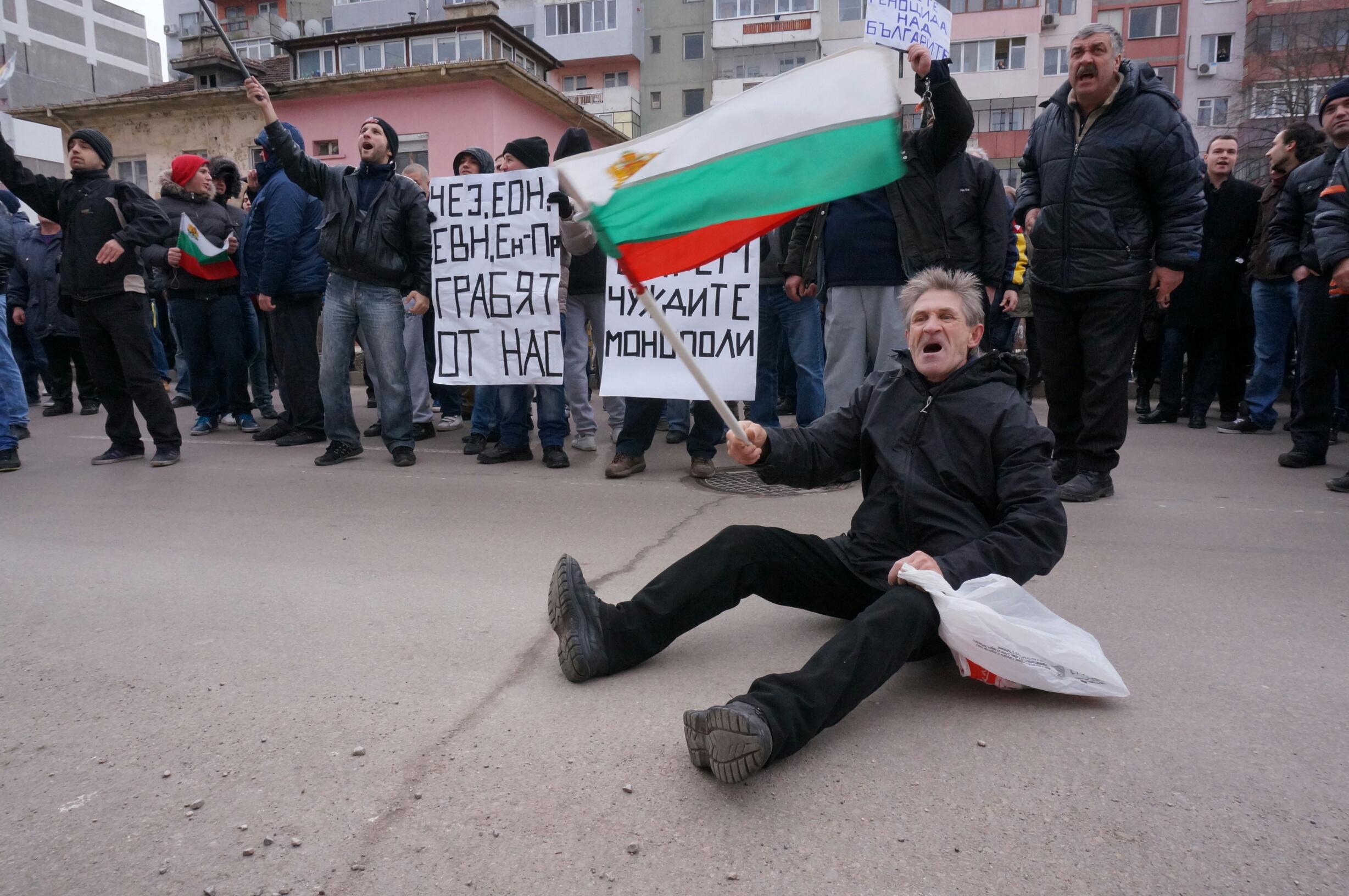 Жандармерия озаптява протеста срещу високите сметки за ток във Варна