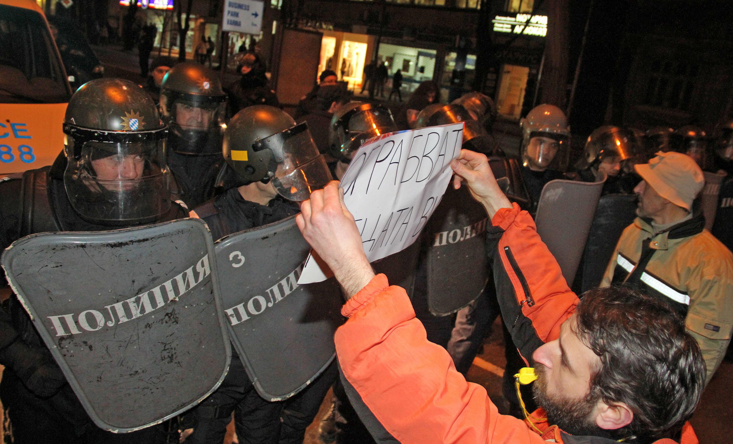 Протестът срещу сметките за ток във Варна беше посрещнат от жандармерия 