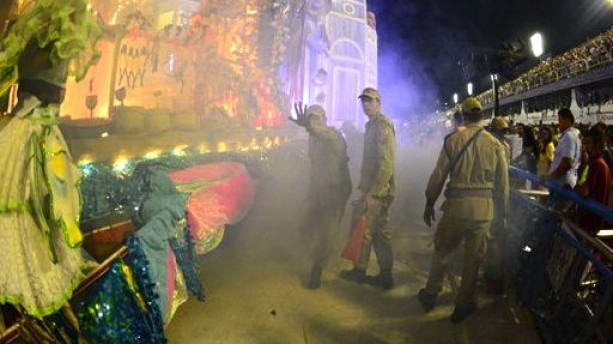 Четирима души изгоряха живи при пожар по време на карнавала в Бразилия 