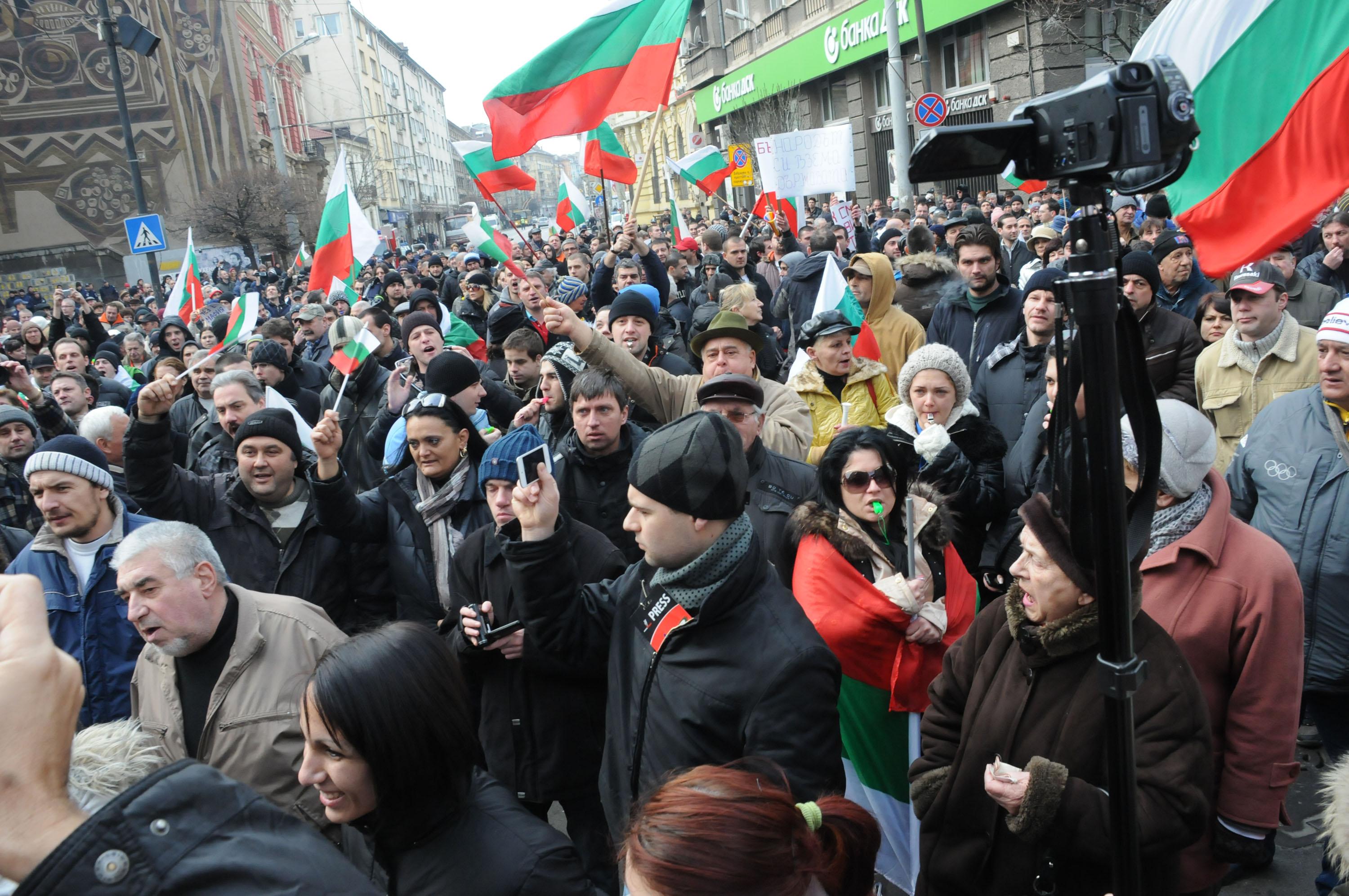 Софиянци блокираха &quot;Орлов мост&quot;: Монополите са врагове на народа, вдигаме се на гражданско неподчинение  