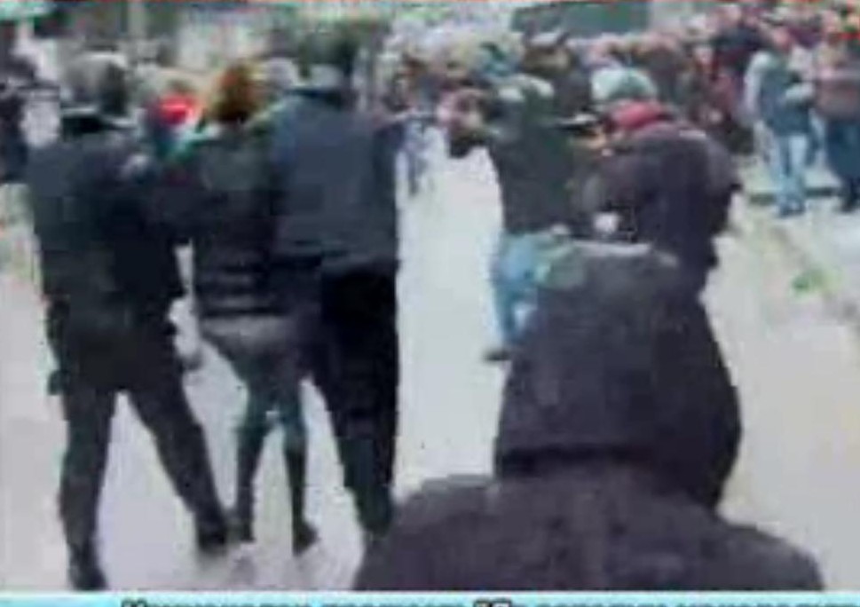 Полицаи и протестиращи се сбиха на “Раковски”