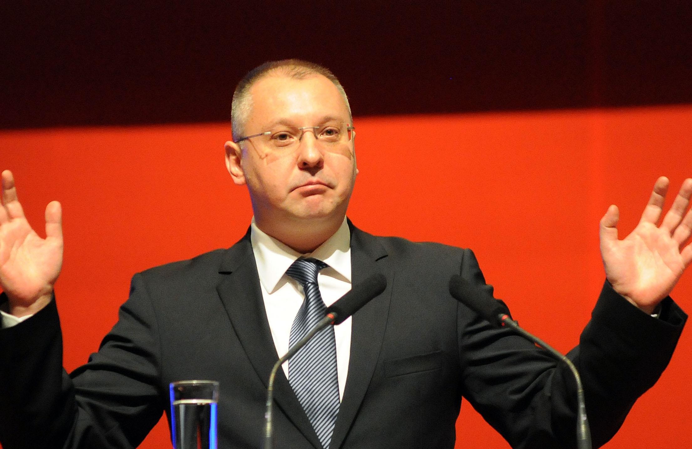 Станишев: Искаме предсрочни избори, за да има легитимно правителство