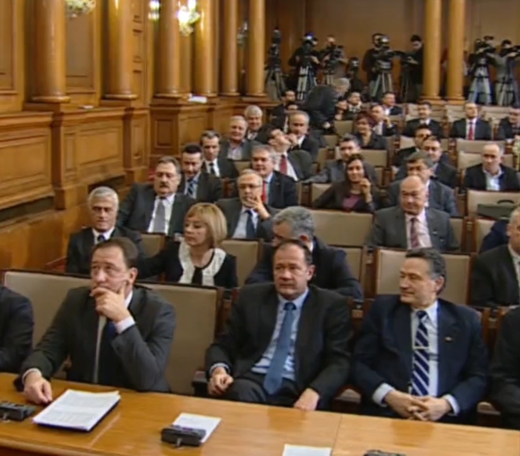 Бойко влезе в парламента, оставката е гласувана!