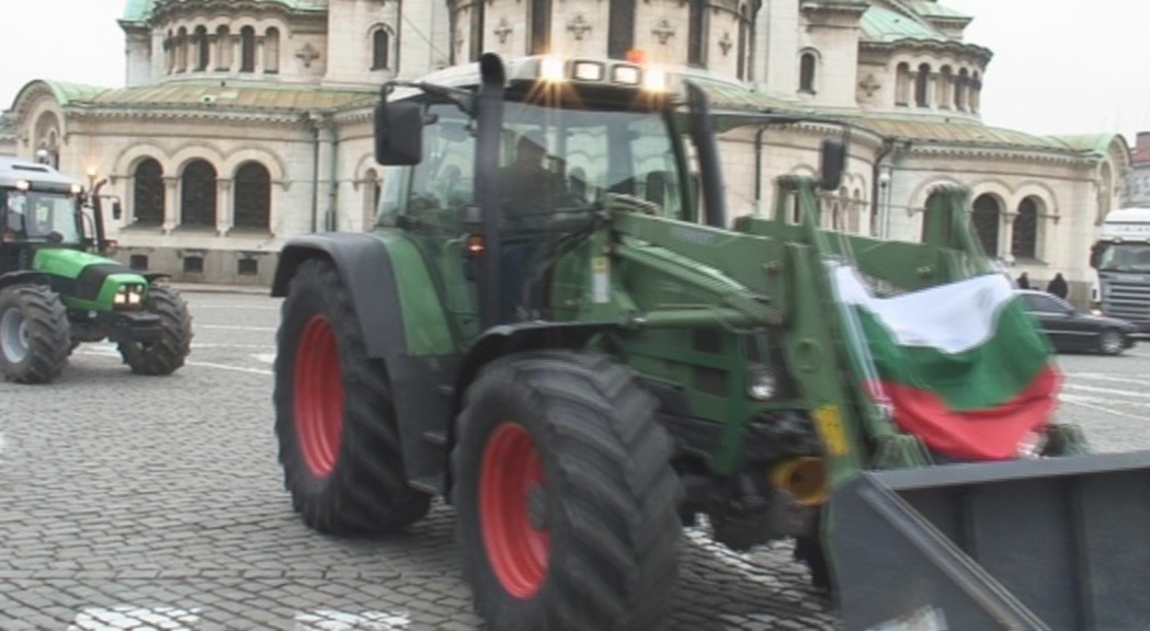 Вижте в БЛИЦ TV: Тракторите в подкрепа на Бойко си тръгват! 