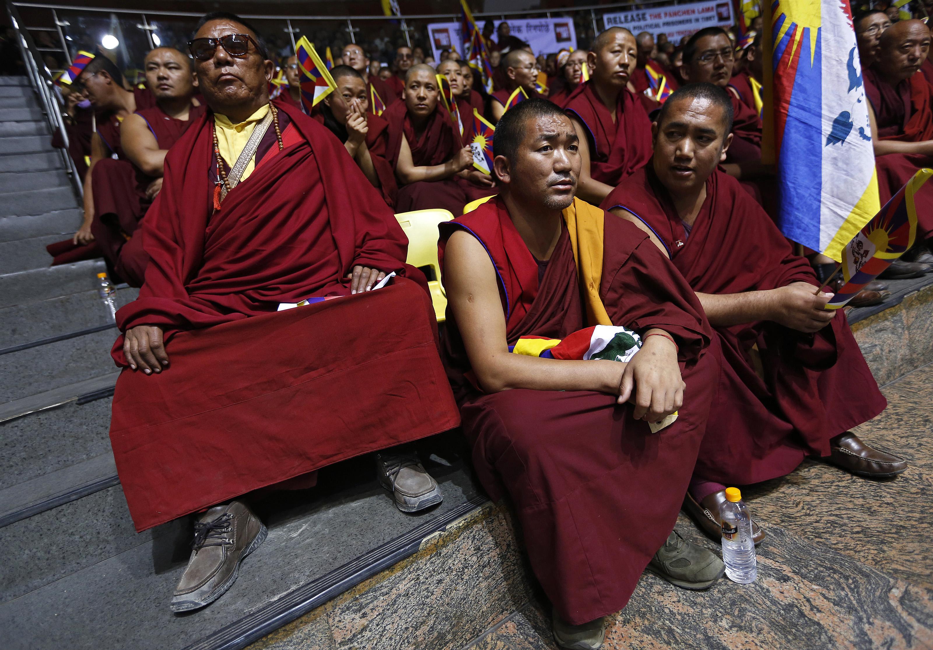 Тибетски монаси се самозапалиха и изгоряха