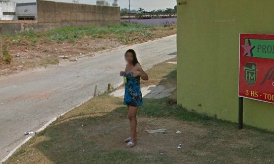 Хванати в акта: Google Street View засне жрици на любовта да си вършат работата (СНИМКИ)