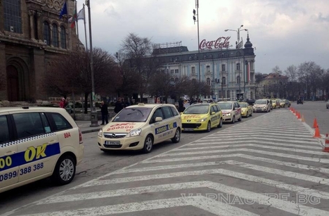 Таксиджиите във Варна с искания към Плевнелиев