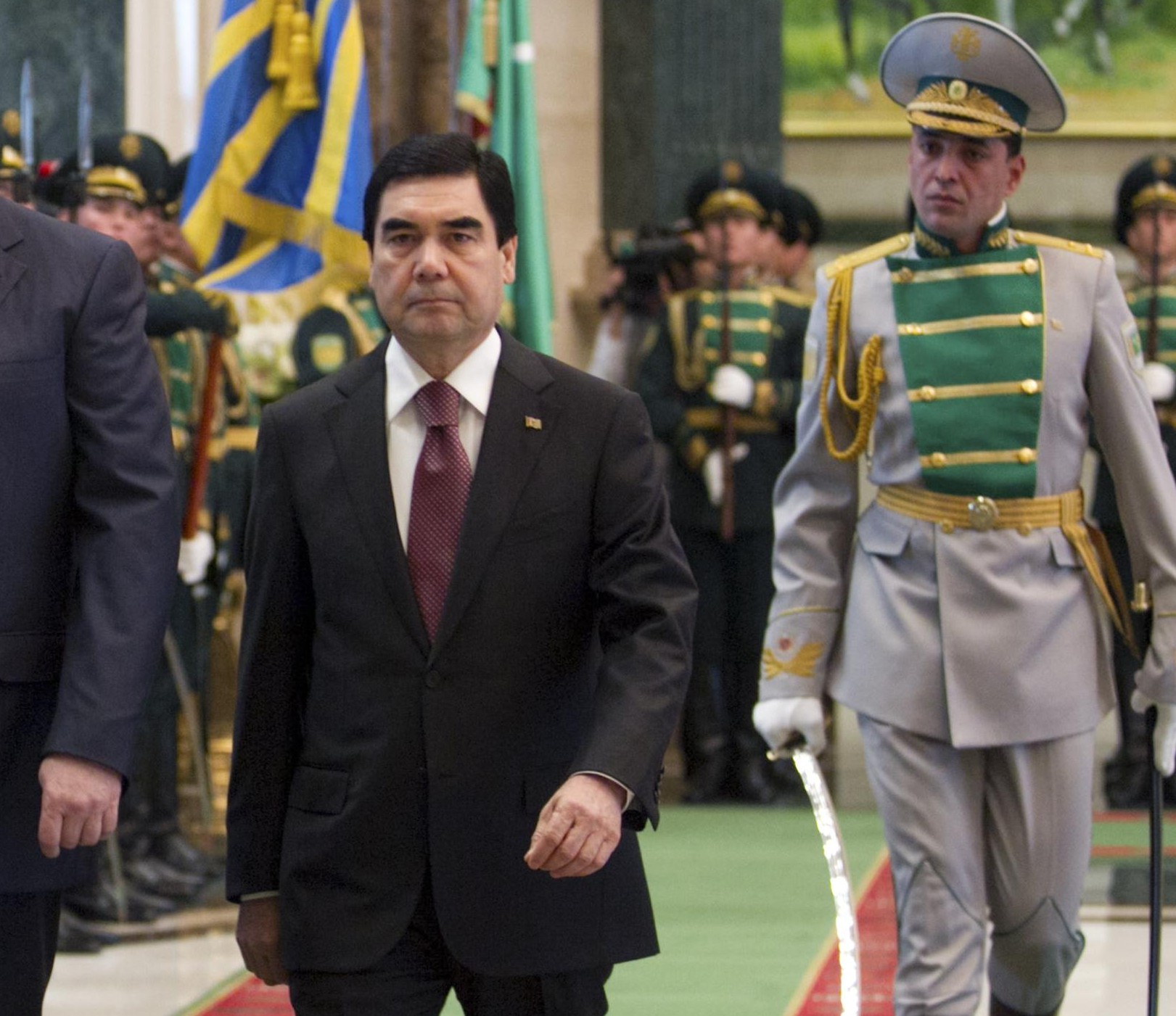 Всяка туркменка с президентски подарък за 8 март
