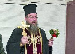 Отец Георги Паликарски остава без брада заради джамия 