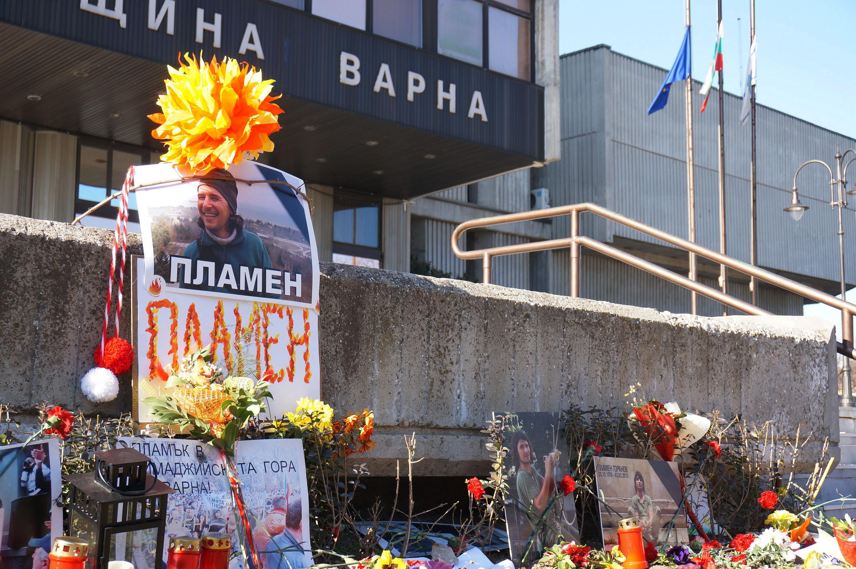 Варненци на мълчалив протест в памет на Пламен Горанов 