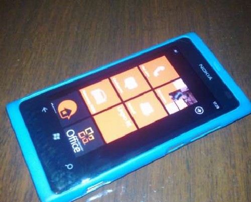 Nokia пуска противоводен смартфон Lumia