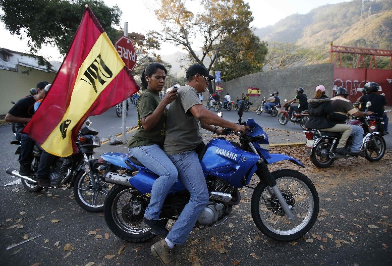 Армия и полиция заливат улиците на Венецуела 