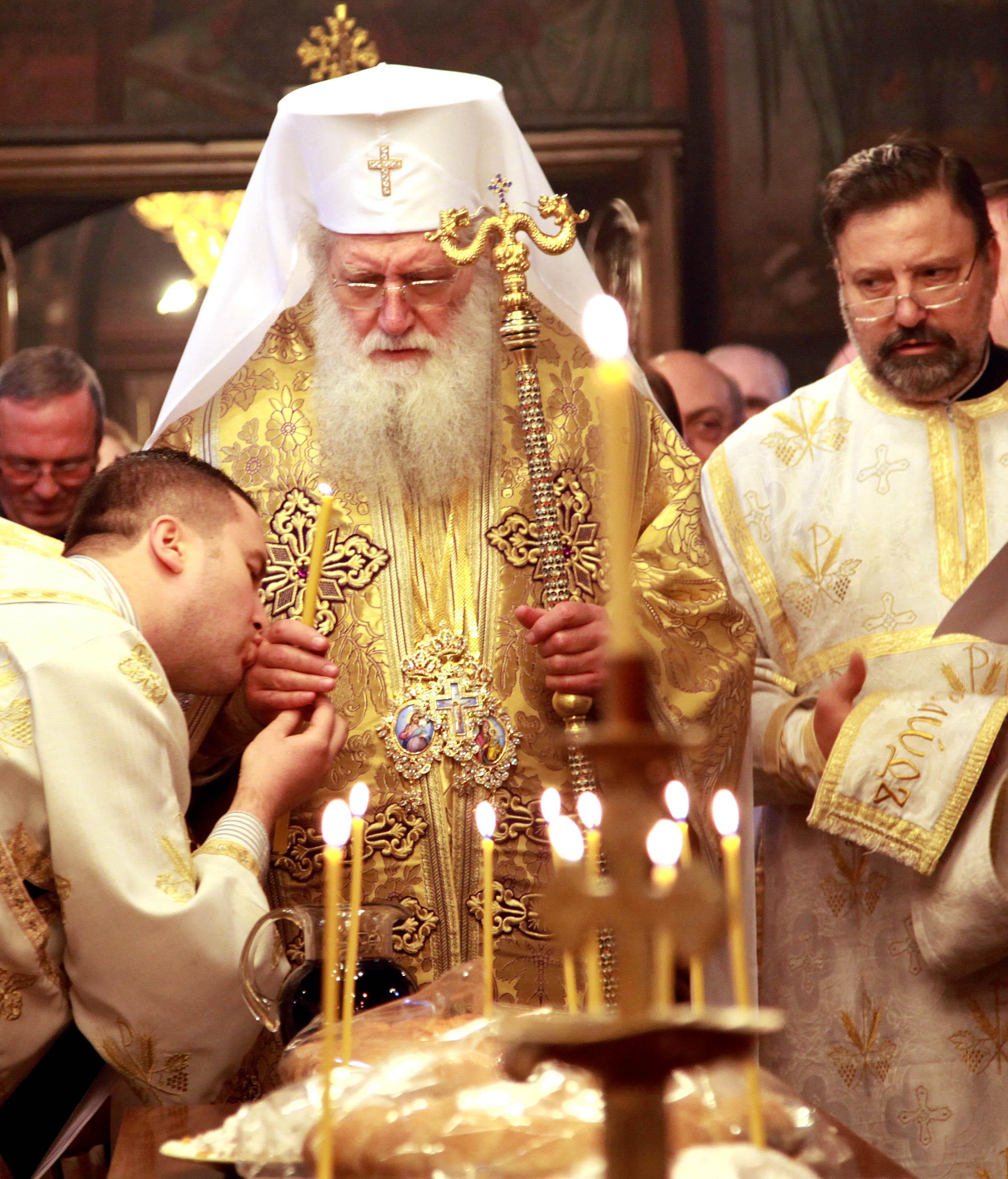 Патриарх Неофит ще се моли за помирение пред чудотворна икона