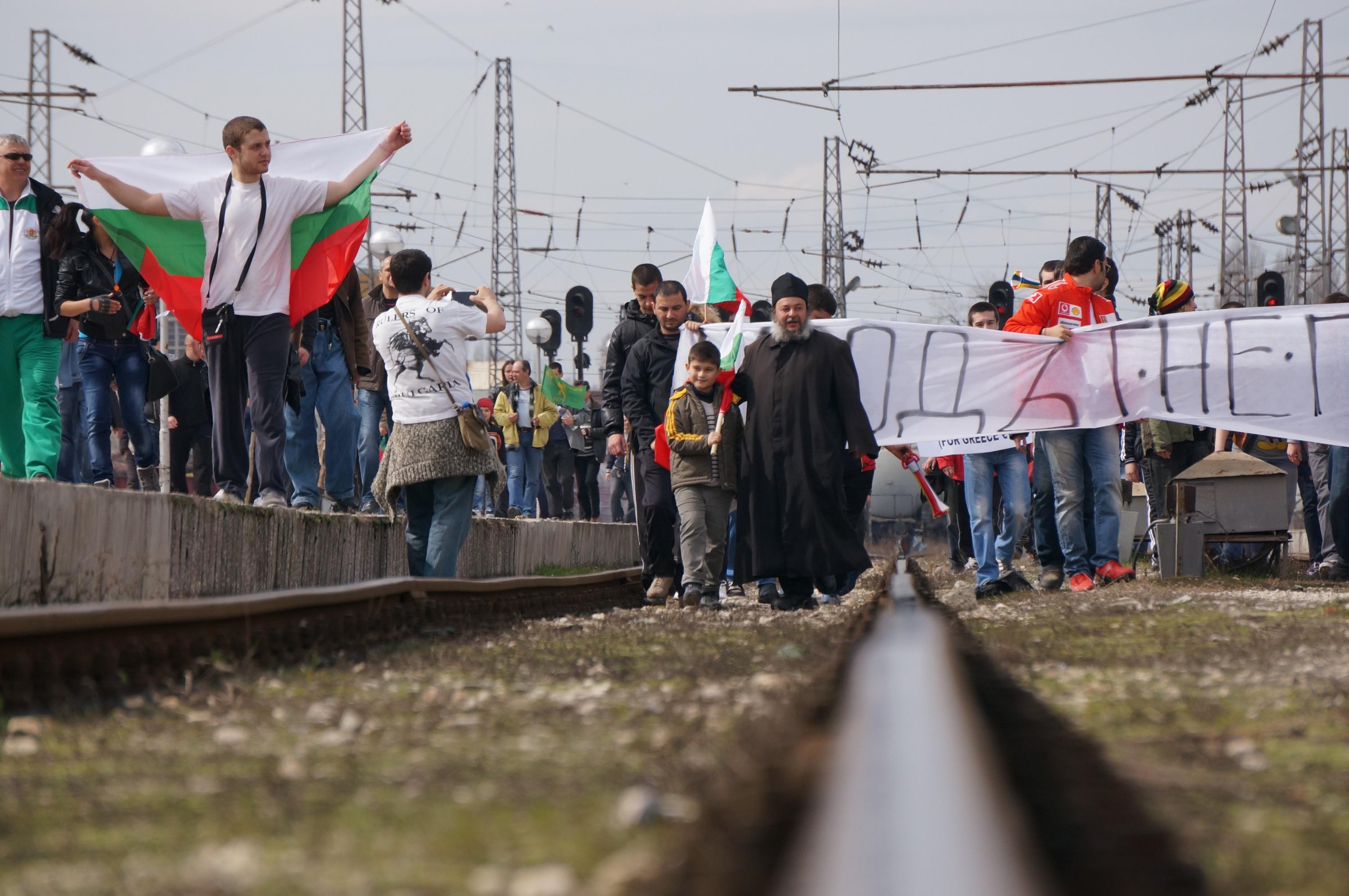 Протестиращите на Централна гара спряха пътнически влак