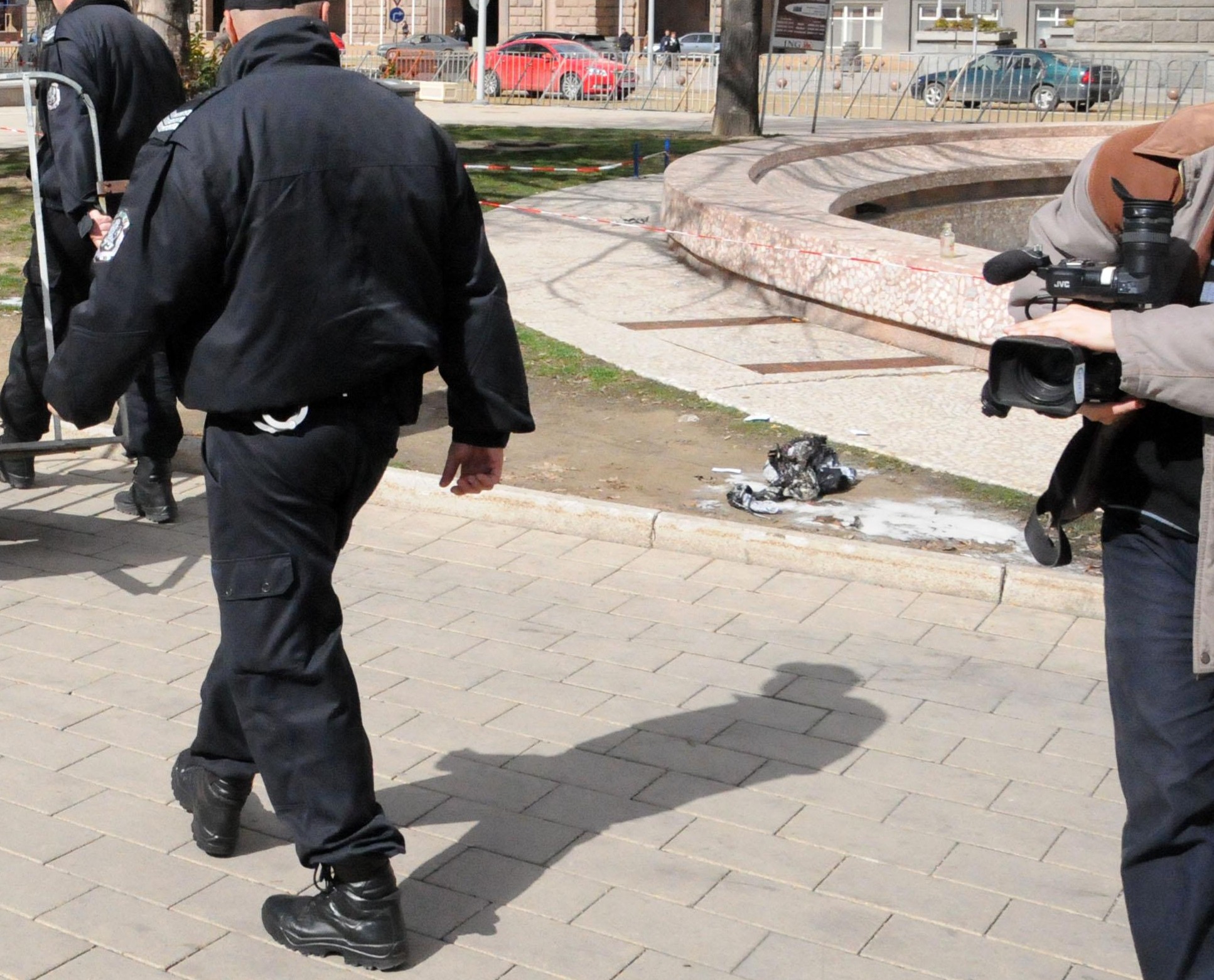 Трима гардове от НСО са угасили пламналия Димитров