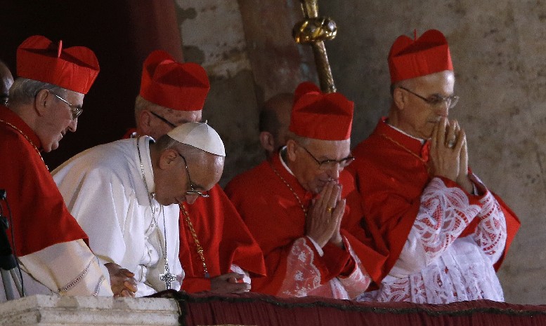Папа Франциск І целувал краката на болни от СПИН 
