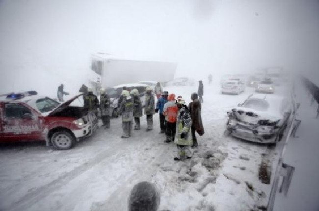 Снежен капан заклещи десетки българи край Будапеща