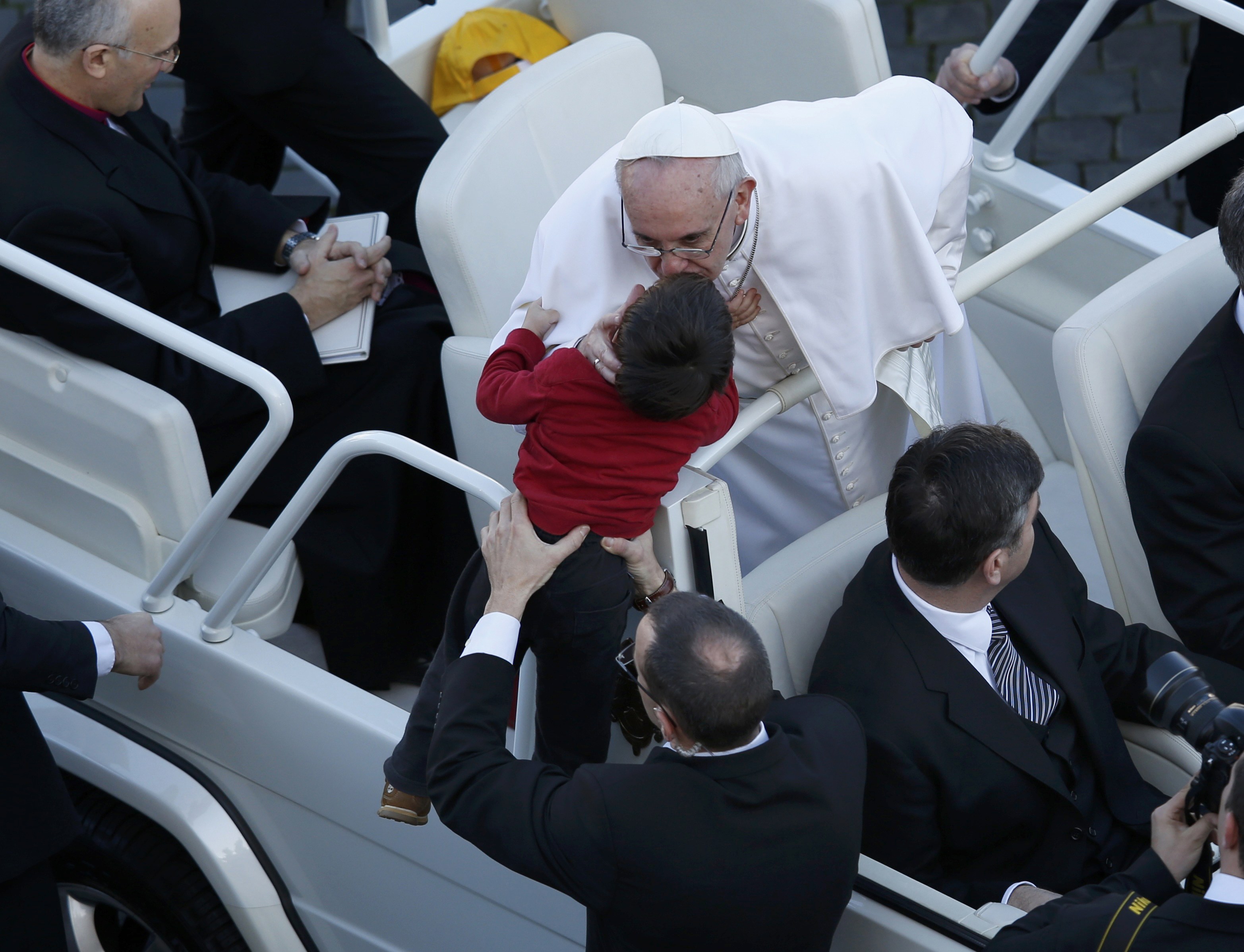 Вижте в БЛИЦ: Интронизацията на папа Франциск на живо!