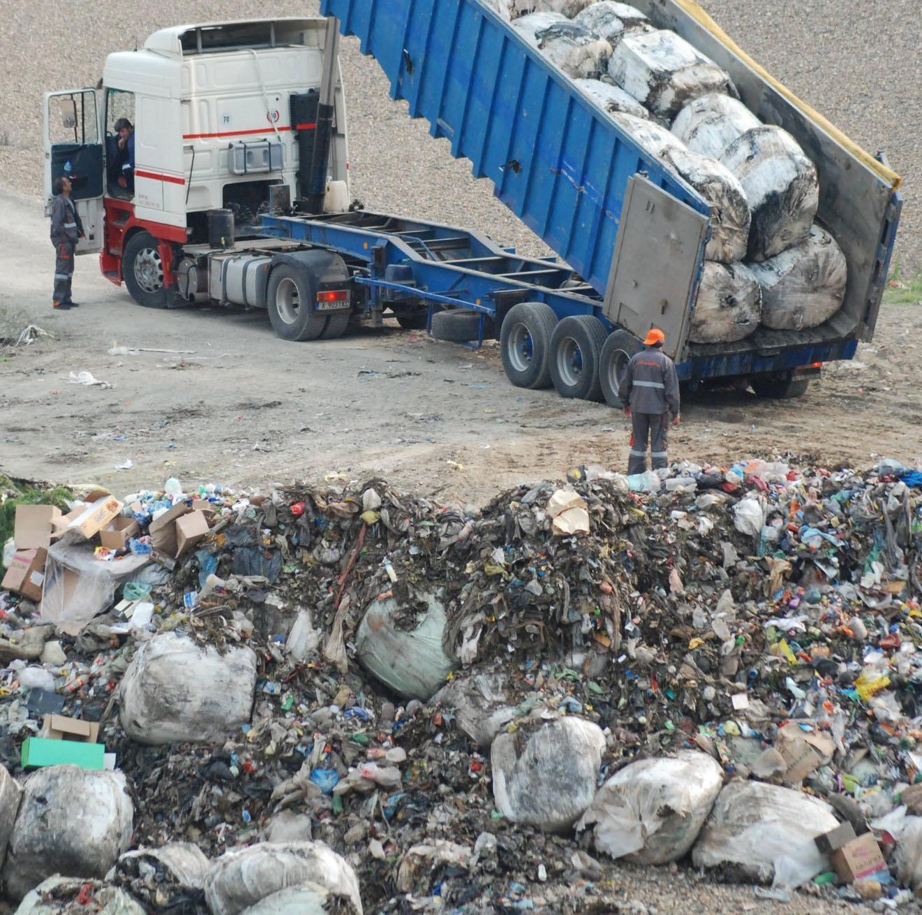 Правят депо за твърди битови отпадъци край Перник 