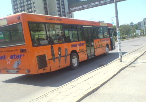 Автобус блъсна кола в София