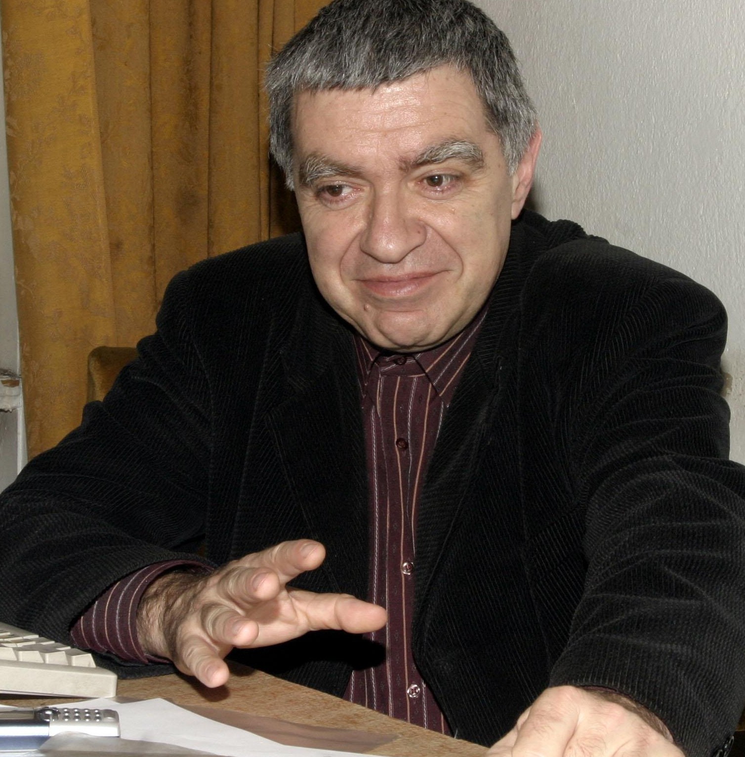 Михаил Константинов остава в “Информационно обслужване”