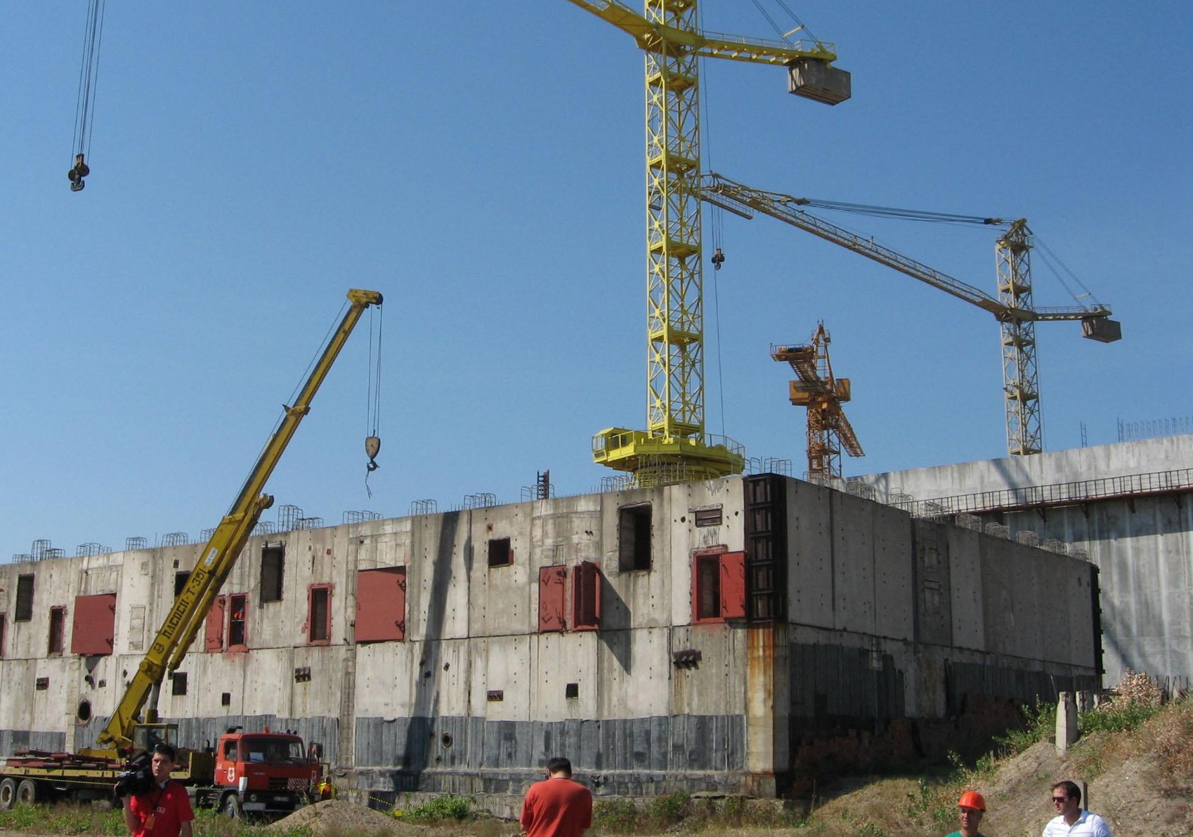 Експерти пишат до партиите, искат България да строи нови ядрени мощности   
