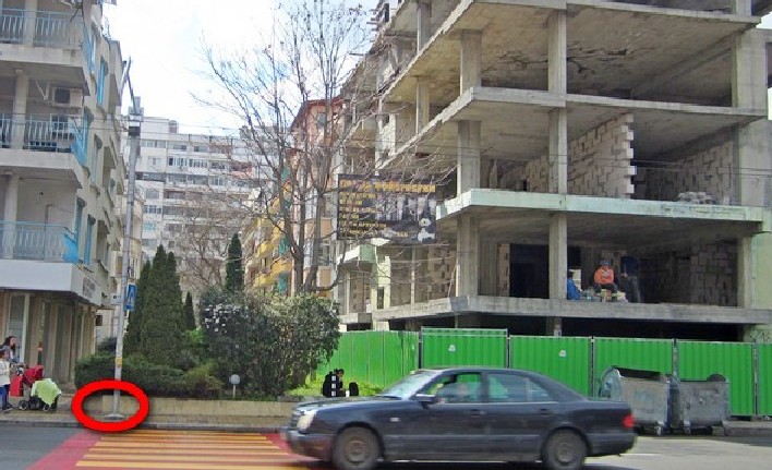 Съпруга на екзекутиран бургаски бизнесмен вдига хотел край лобното му място