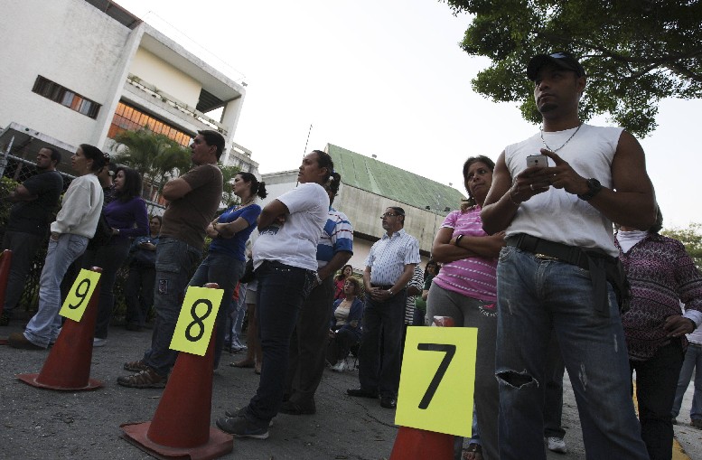 Кандидат-президентът Енрике Каприлес гласува за „истинската демокрация” във Венецуела 