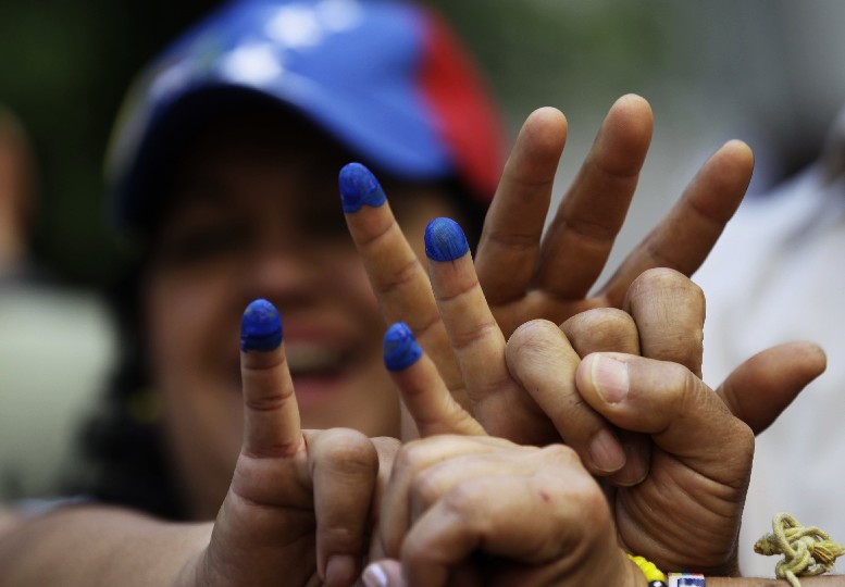 Кандидат-президентът Енрике Каприлес гласува за „истинската демокрация” във Венецуела 