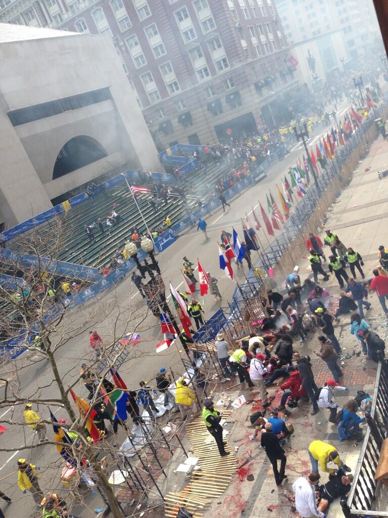 Ексклузивно: Нов ужас в САЩ! Две бомби на маратона в Бостън!