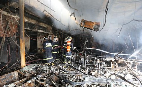 Пожар избухна в хотел, има 11 загинали и 50 ранени (ВИДЕО)