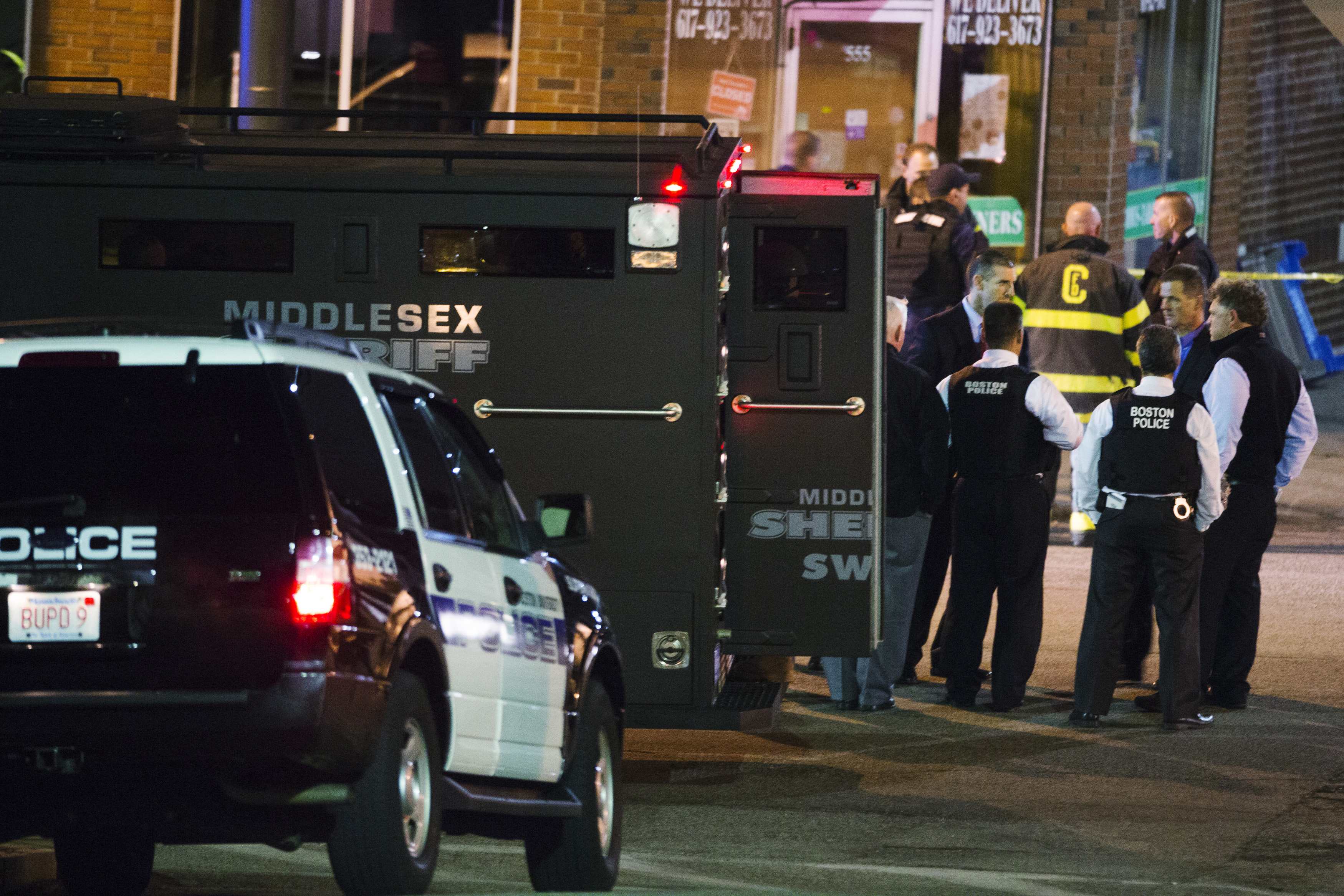 9000 полицаи по следите на втория атентатор в Бостън