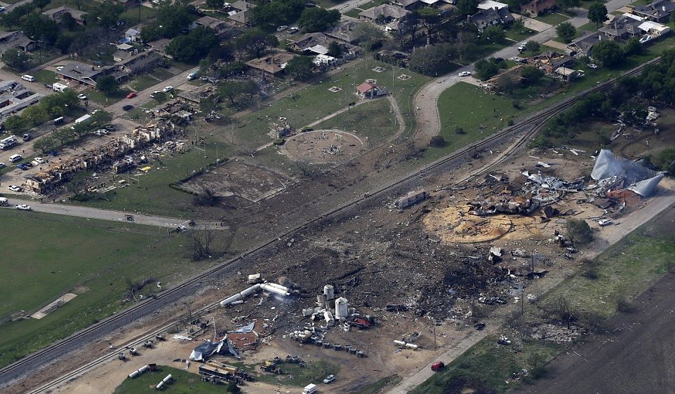Снимки от въздуха показаха опустошението в Тексас: Адският взрив е убил 14 души