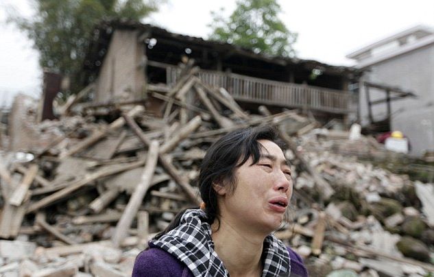 Чудеса след труса в Китай: Спасителите изровиха изпод развалините живо 3-месечно момиченце (СНИМКИ)
