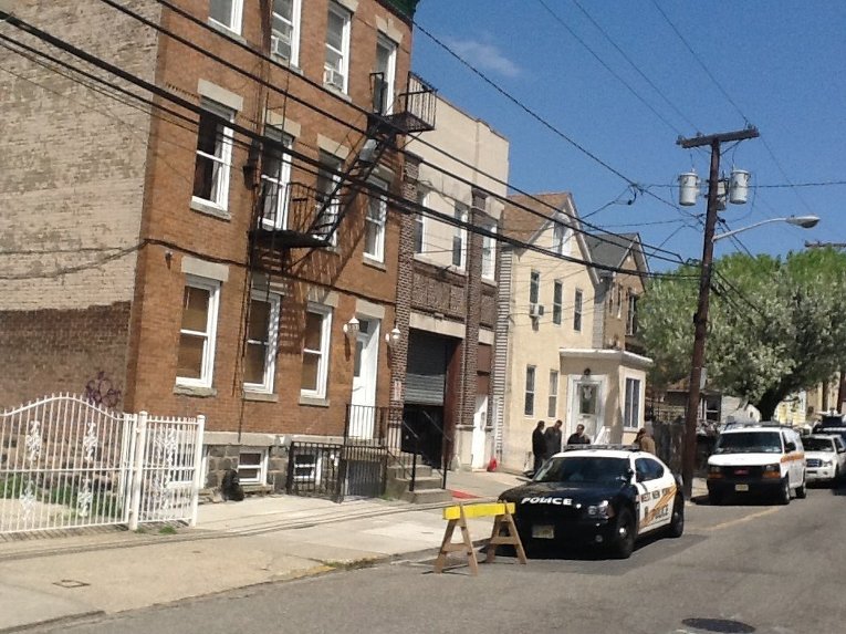 Полиция блокира дома на сестрата на атентаторите от Бостън