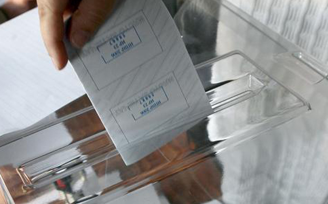 Избори 2013: 2 бона глоба за псуване и чупене пред тъмната стаичка