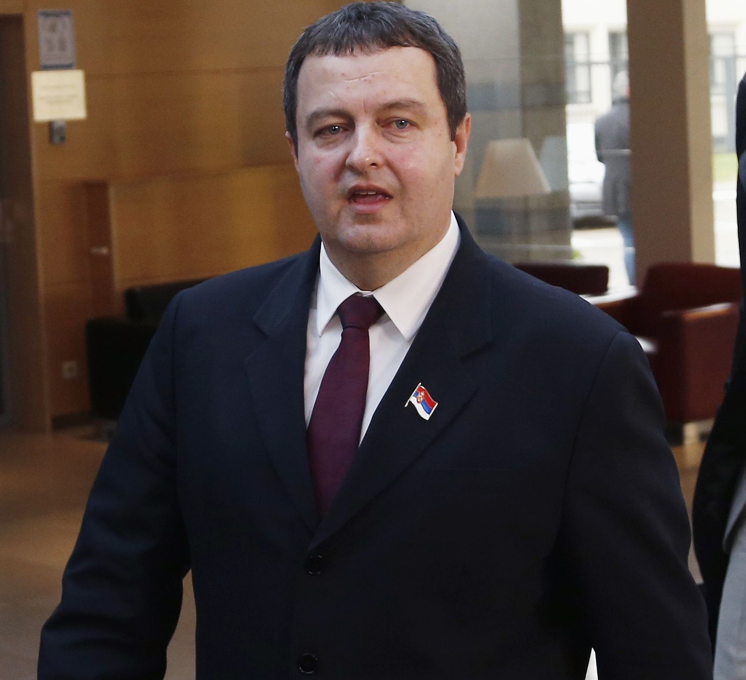 Гръм ударил самолет със сръбския министър Дачич