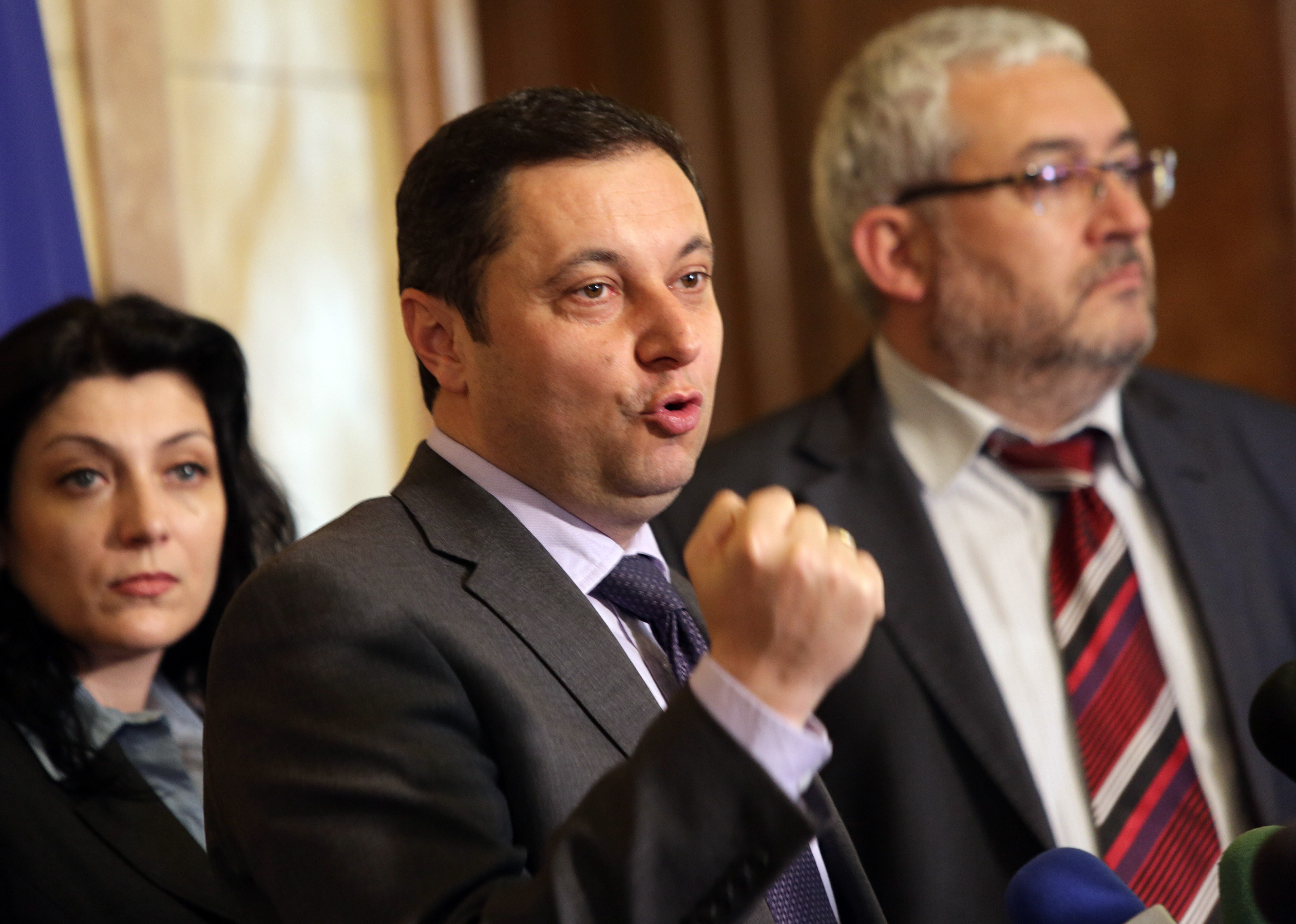 Хората на Яне Янев: Има договорка между двете най-големи партии