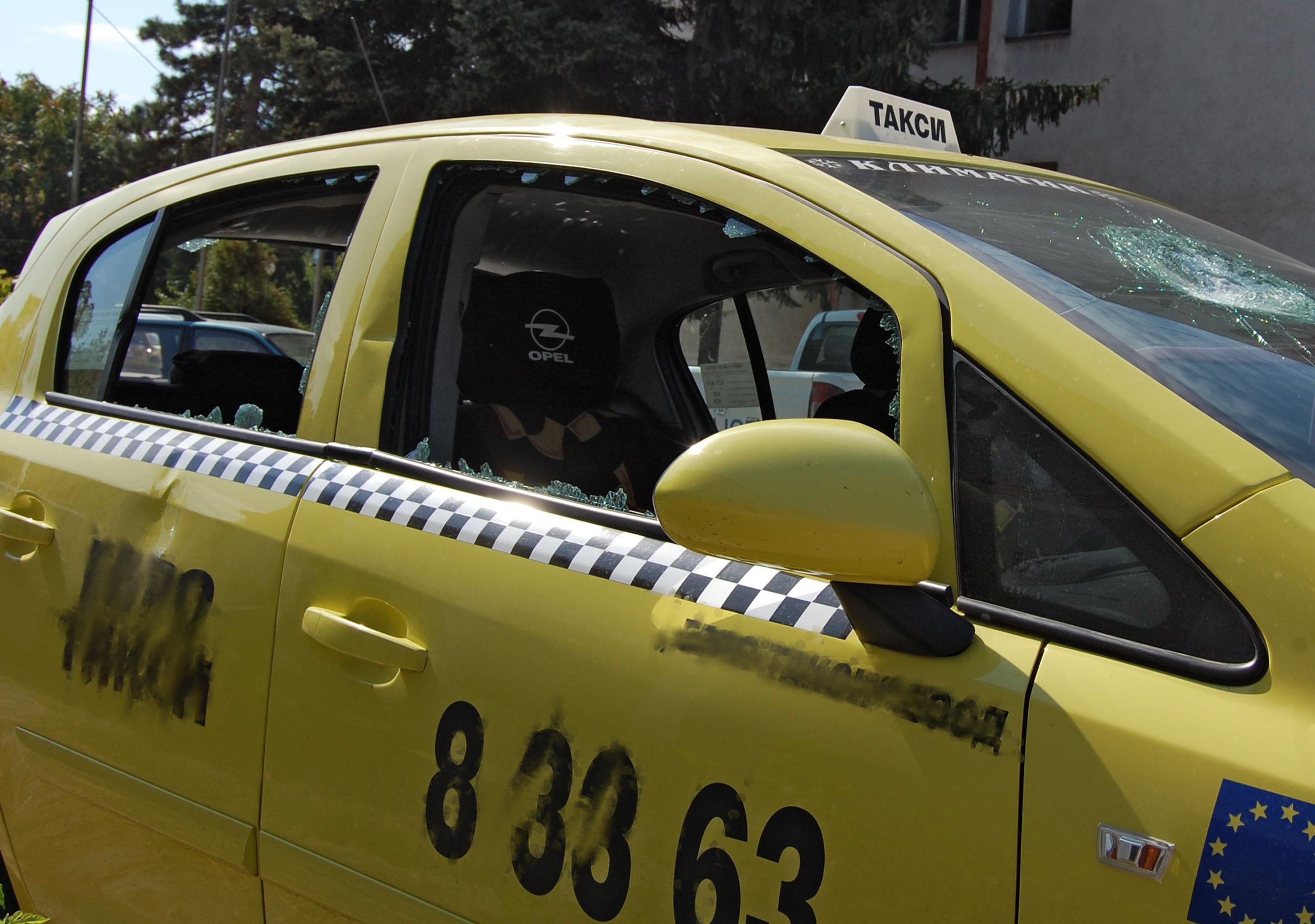 Пловдивчанин: Видях да товарят бюлетини в таксита 