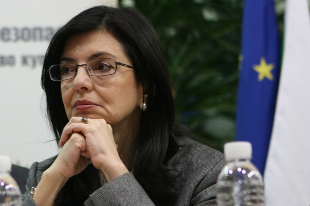 Меглена Кунева хвърли оставка